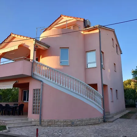 Gemuetliche Mit Terrasse Apartment